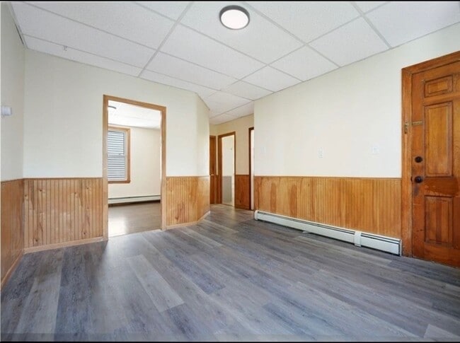 Building Photo - 628 S Almond St