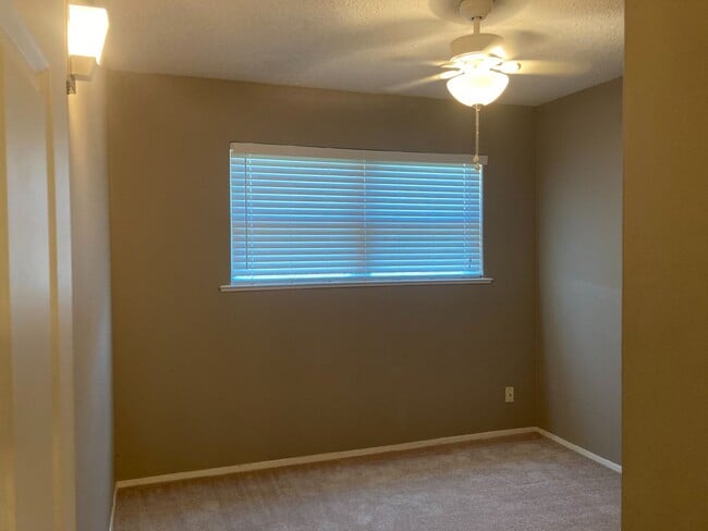 Building Photo - 224 N Oxford Dr