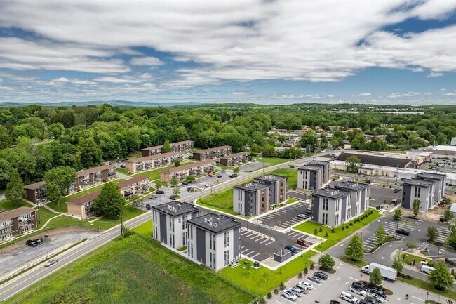 Building Photo - 1 Meadows Ln