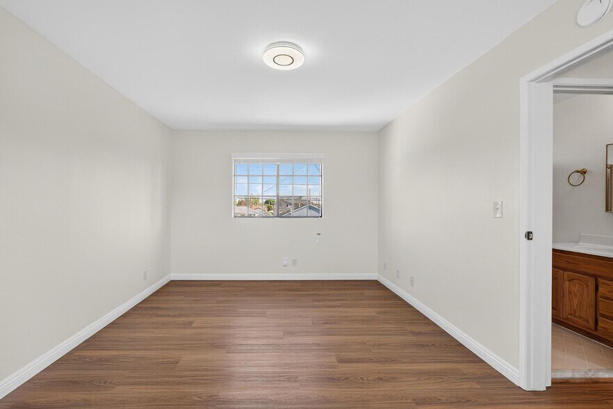 Building Photo - 15202 Florwood Ave