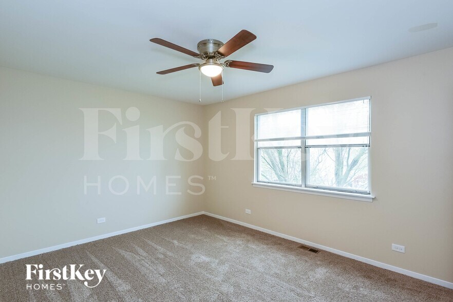 Building Photo - 990 Chelsea Ln