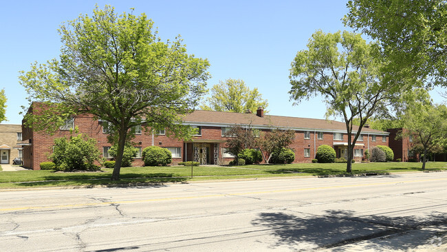 Sherwood Village Apartments - Maple Heights, Oh 