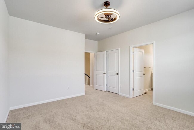 Building Photo - 385 Ensemble Wy