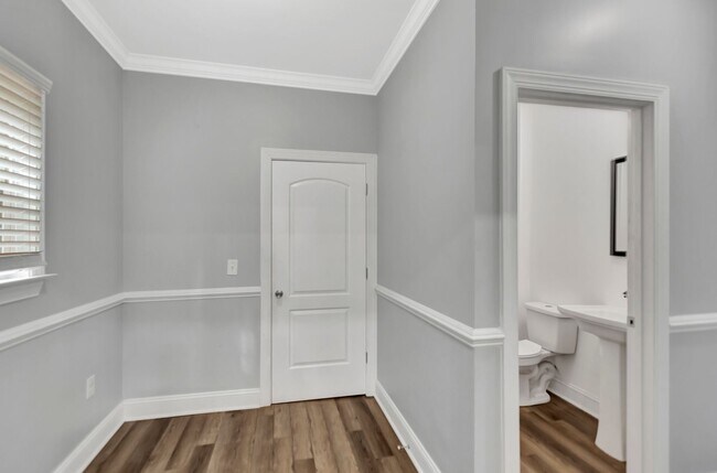 Building Photo - Spacious 4-Bedroom Charleston Home Loaded ...