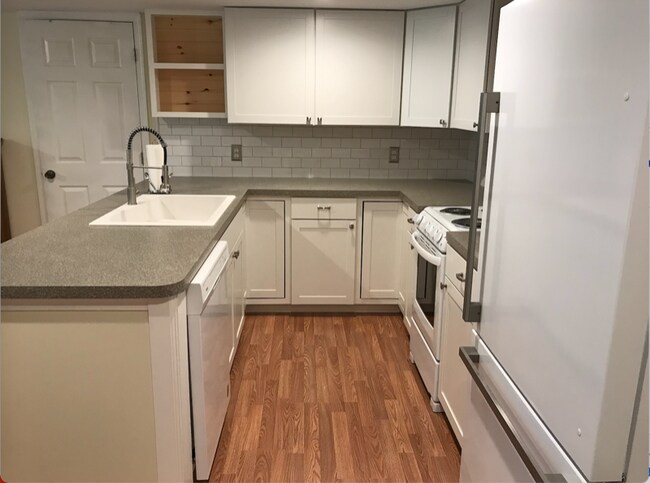 Building Photo - 99 Woodside S Ln