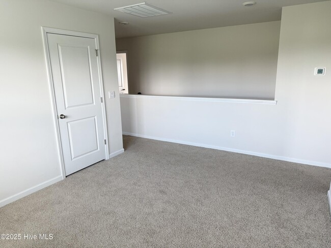 Building Photo - 3228 Ridgeland Dr