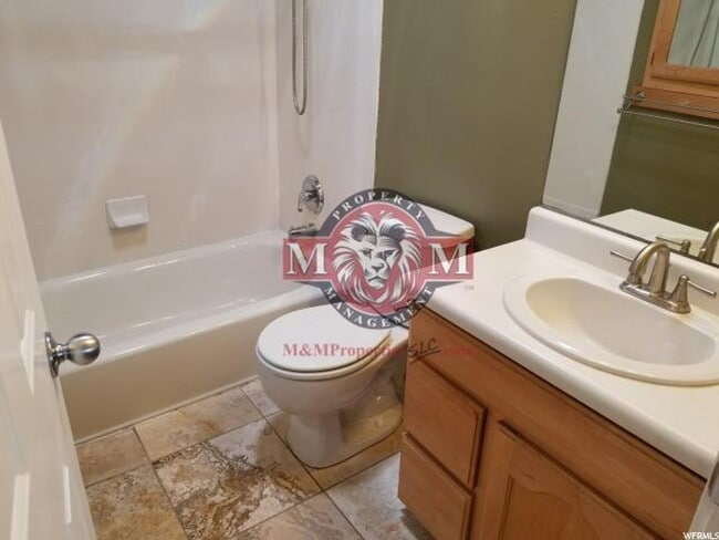 Building Photo - 3 Bd  1 Bath Home in Salt Lake City