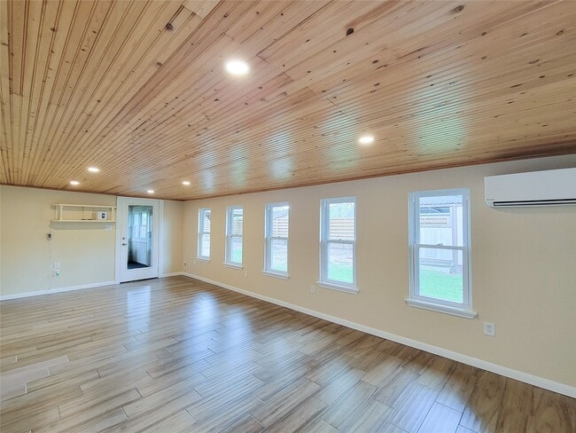 Building Photo - 12611 Dermott Dr