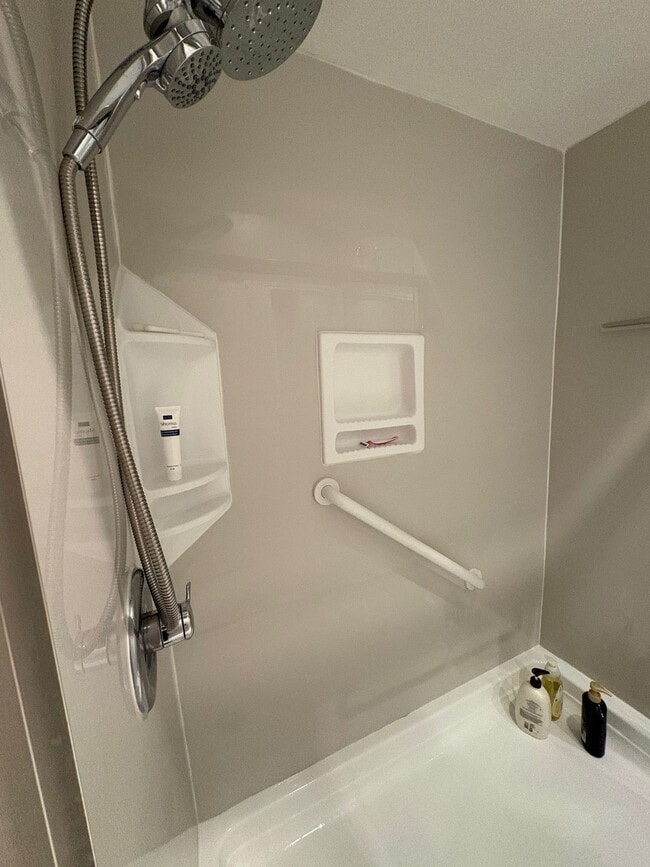 Building Photo - 2475 Underwood St