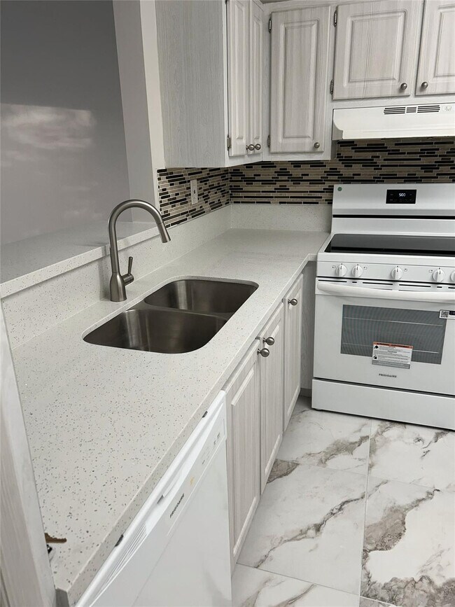 Building Photo - 406 NW 68th Ave