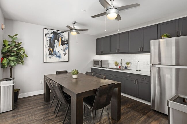 Building Photo - Metrome - Ground floor with patio - 1 bedr...