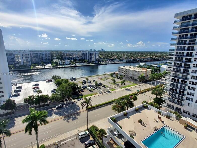 Building Photo - 3001 S Ocean Dr