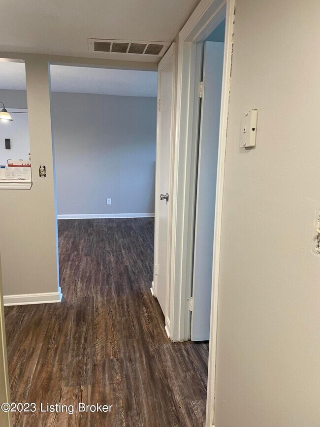 Building Photo - 404 N Hite Ave