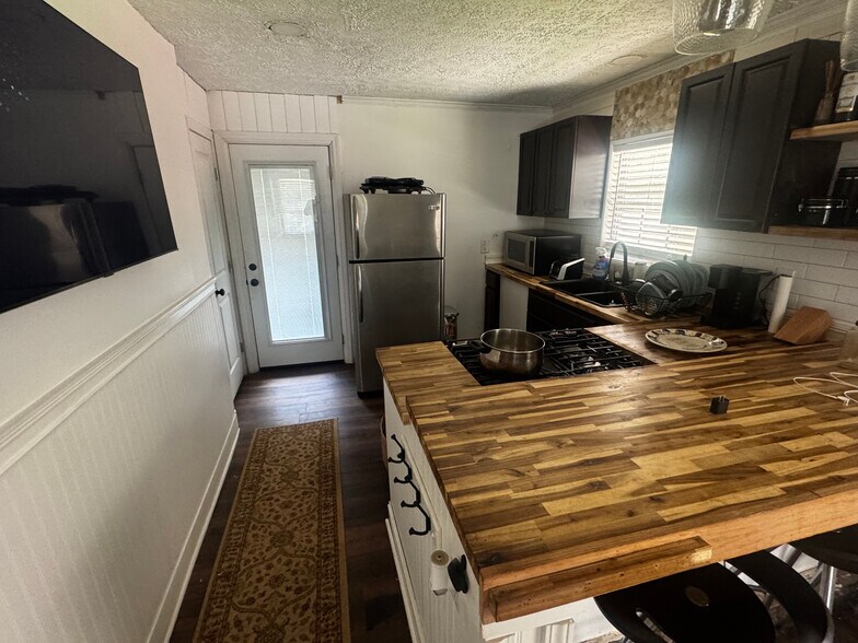 Building Photo - Room in Duplex on Polar Rock Pl SW