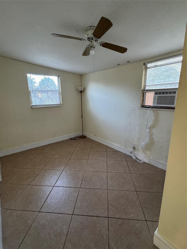 Building Photo - 1608 St