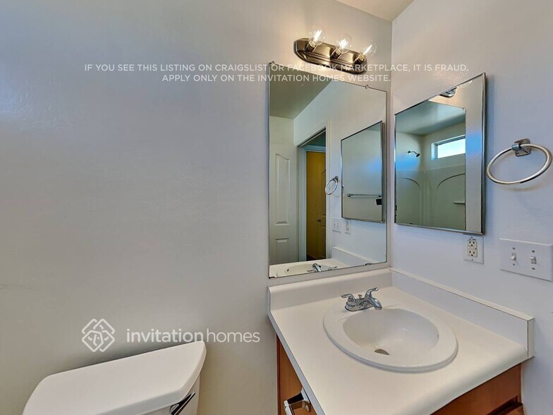 Building Photo - 4122 W Irwin Ave