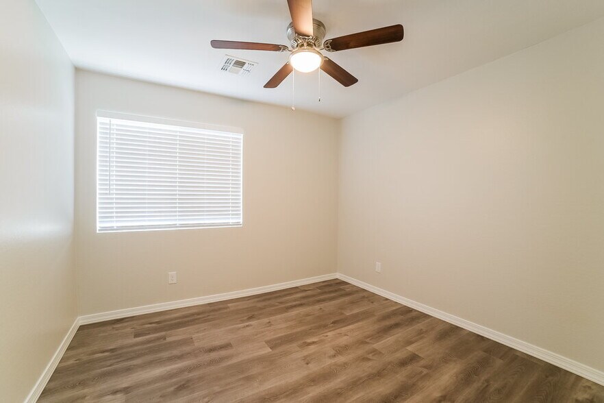 Building Photo - 6815 N 129th Dr