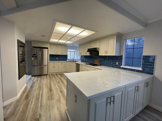 Building Photo - Newly Remodeled 3 bed 2.5 bath Long Beach ...