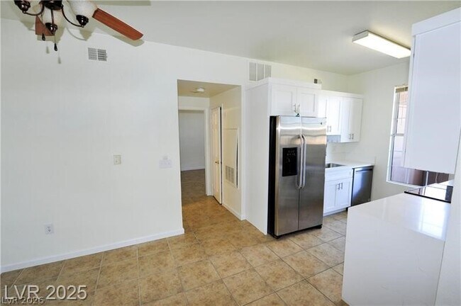 Building Photo - 231 W Horizon Ridge Pkwy