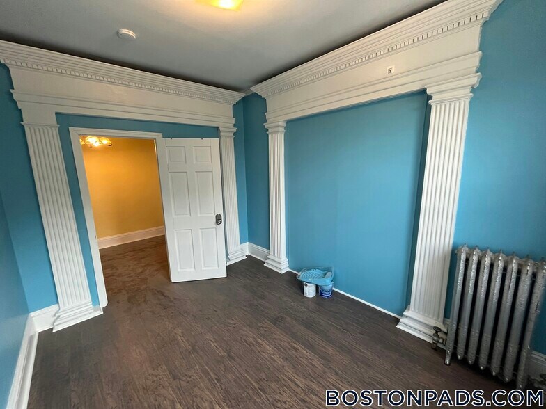 Building Photo - 12 Glenville Ave