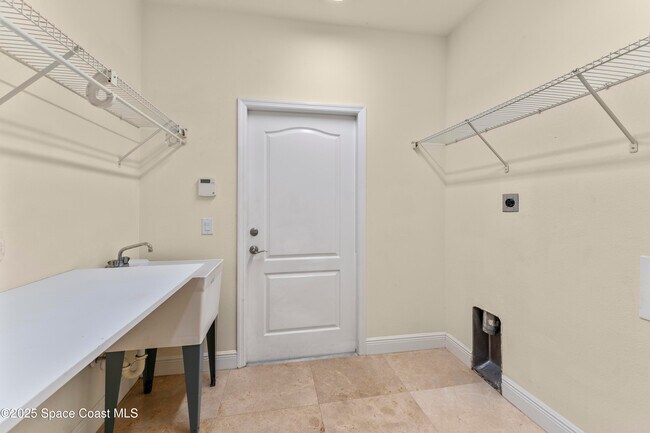 Building Photo - 3631 Thurloe Dr