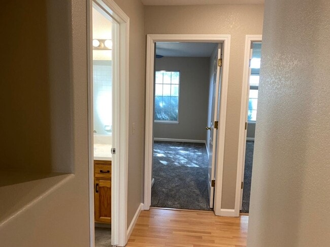 Building Photo - 4 bedroom with a 3 car garage!