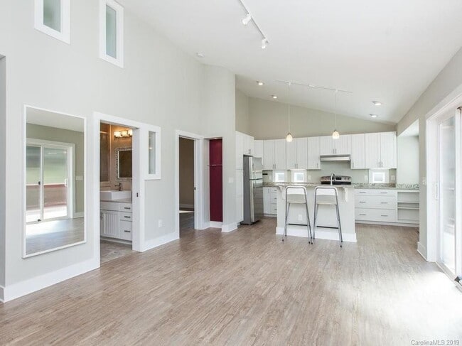 Building Photo - Modern Asheville Rental