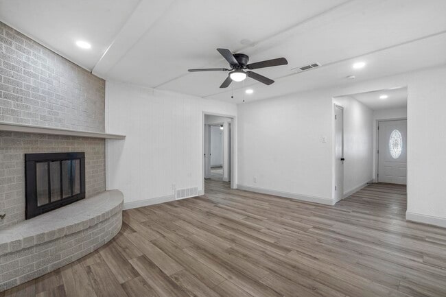 Building Photo - 514 Canyon Ridge Dr