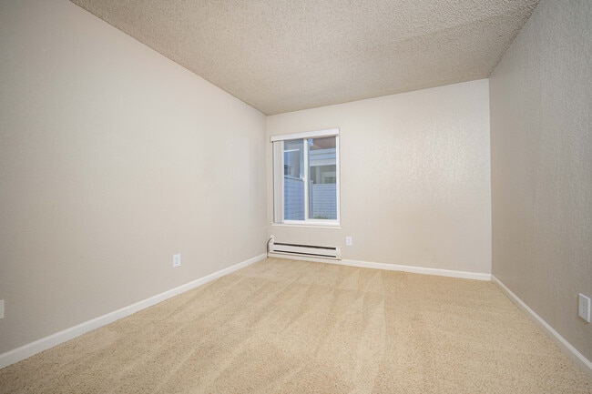 Breakwater 1 Bed, Bedroom - Breakwater Apartments