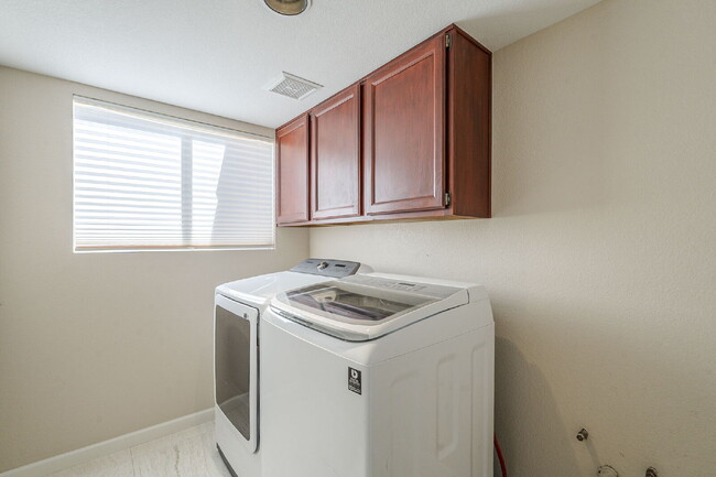 Building Photo - Luxury Waterfront Home in Ocotillo – Avail...