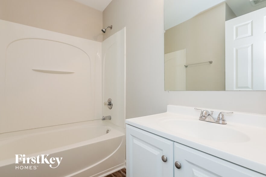 Building Photo - 9827 Jeanette Cir