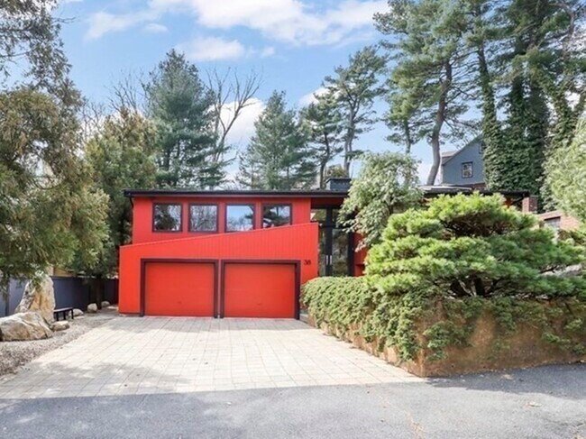 Building Photo - 38 Cumberland Ave