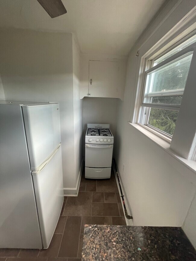 Kitchen - 106 Windham Ave