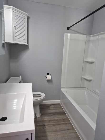 Building Photo - 312 S Rose Hill Rd