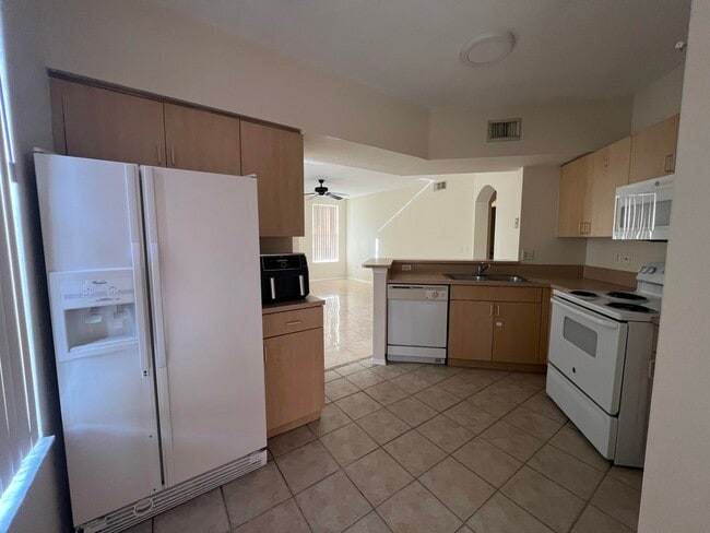 Building Photo - 607 Belmont Pl