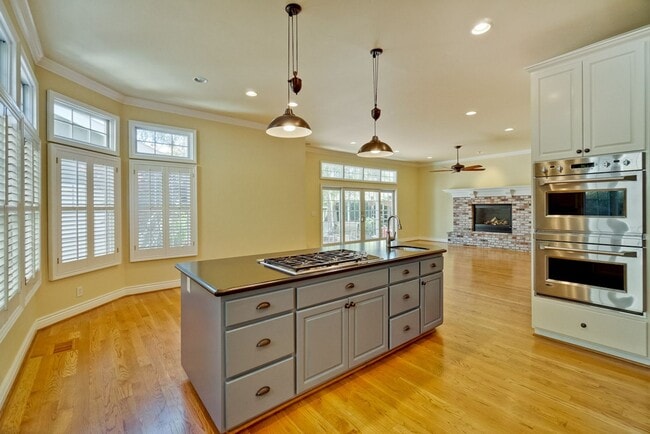 Building Photo - Stunning two-story spacious home on tranquil tree-lined street.