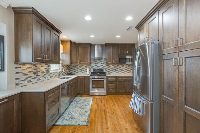 Building Photo - 5624 Kemp Ln