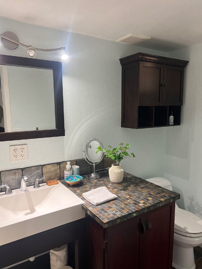 Building Photo - 2BR / 2BA Home + Offices | Historic West Colfax Neighborhood