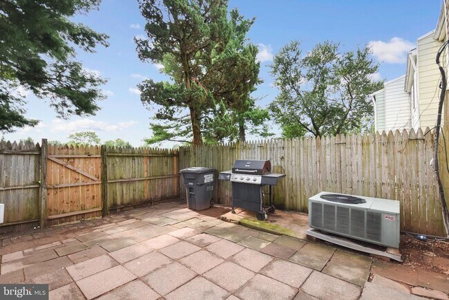 Building Photo - 8853 Teakwood Ct