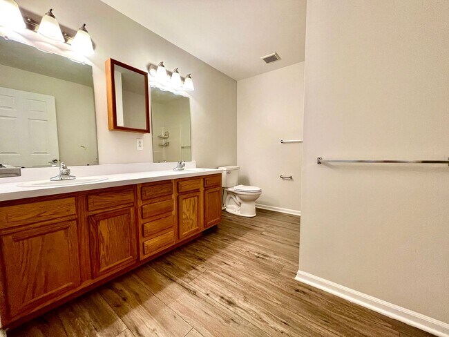 Building Photo - Beautiful, Spacious 3 bed/2 bath House near West Village!