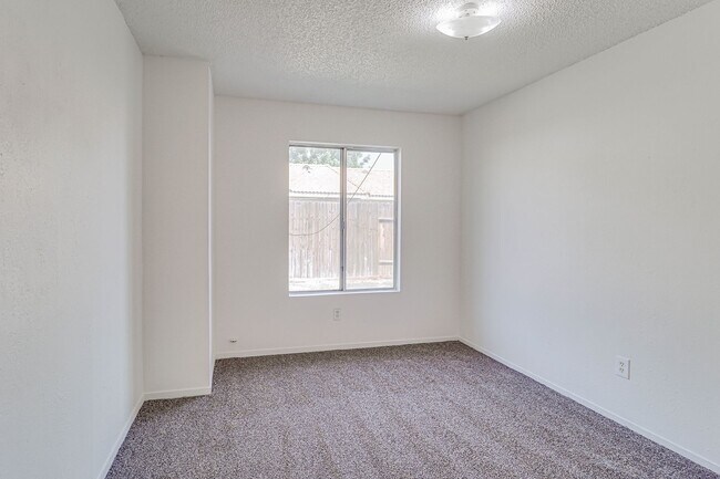 Building Photo - 4418 White Ln