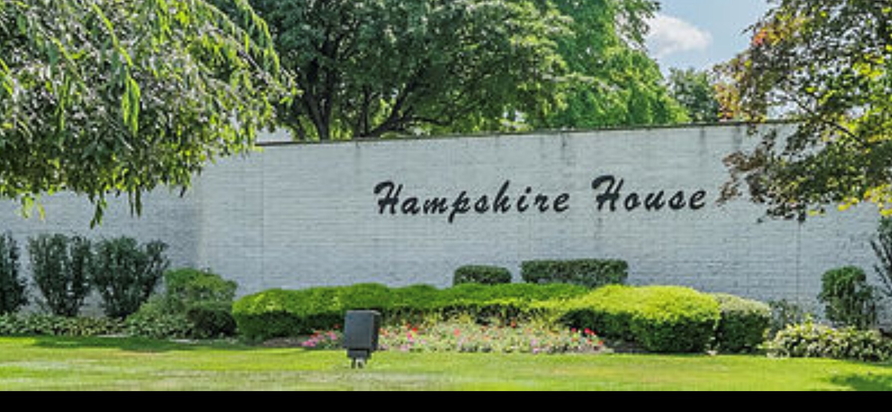 Front entrance - 893 Farmington Ave