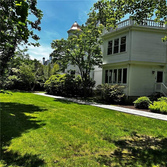Building Photo - 446 Bellevue Ave