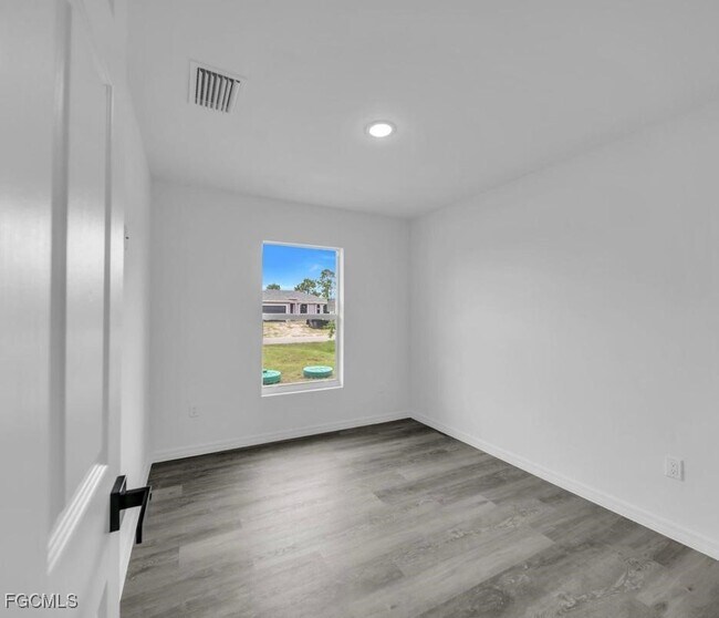 Building Photo - 382 McArthur Blvd