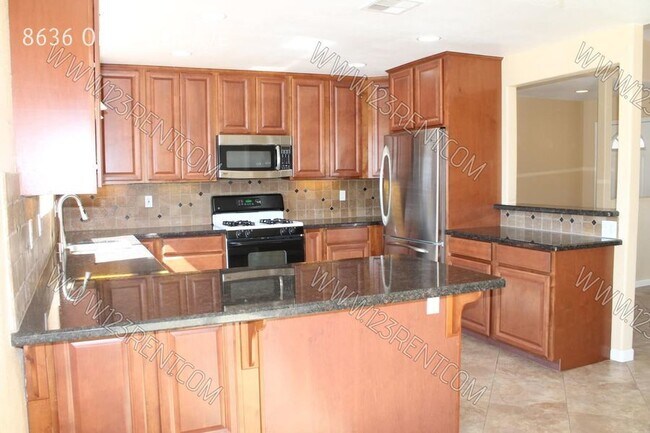 Building Photo - 8636 Oleander Ave