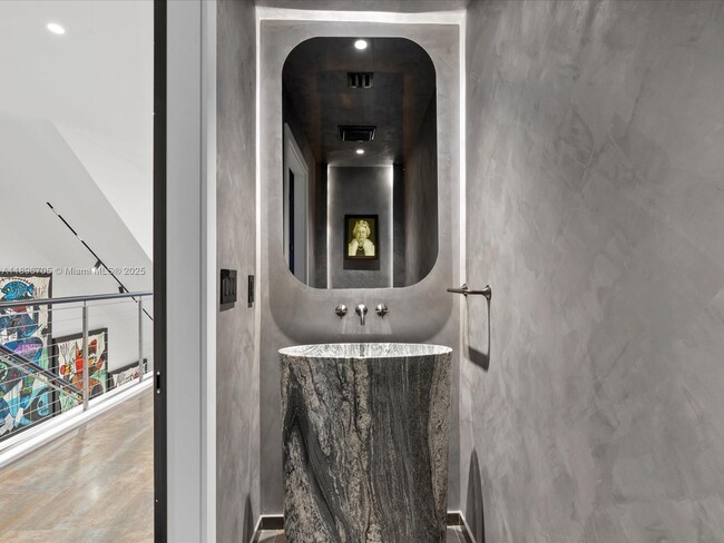 Building Photo - 3501 N Ocean Dr