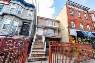 Building Photo - 113 Palisade Ave