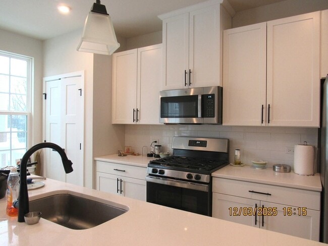 Building Photo - 155 Canterbury Way