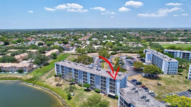 Building Photo - 8720 N Sherman Cir