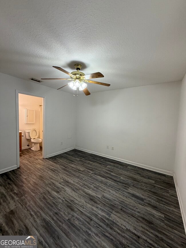 Building Photo - 401 Lawnwood Ct